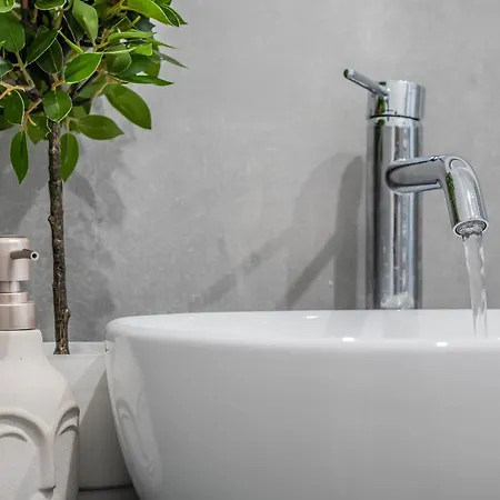 Cr-home - Di 55mq Con Arredi Di Design *